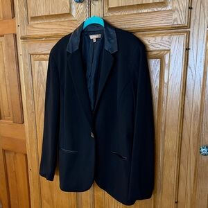 Ellen Tracy Black Blazer with Faux Leather trim collar and pocket.